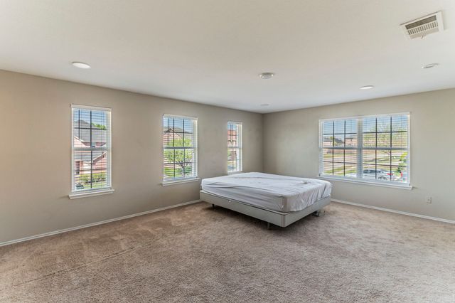 115 Matamoros Street, Grand Prairie, TX 75051