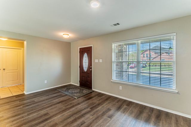 115 Matamoros Street, Grand Prairie, TX 75051