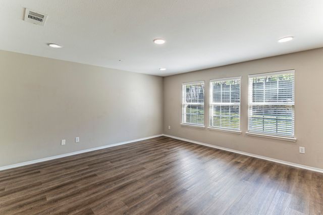 115 Matamoros Street, Grand Prairie, TX 75051