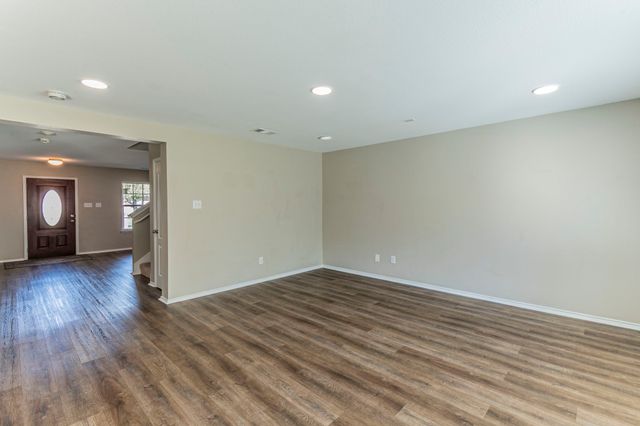 115 Matamoros Street, Grand Prairie, TX 75051