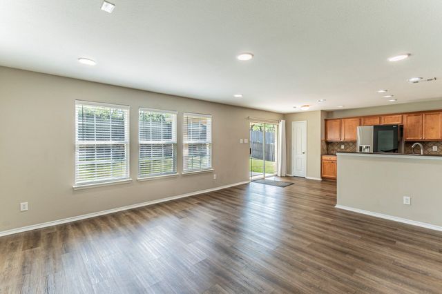 115 Matamoros Street, Grand Prairie, TX 75051