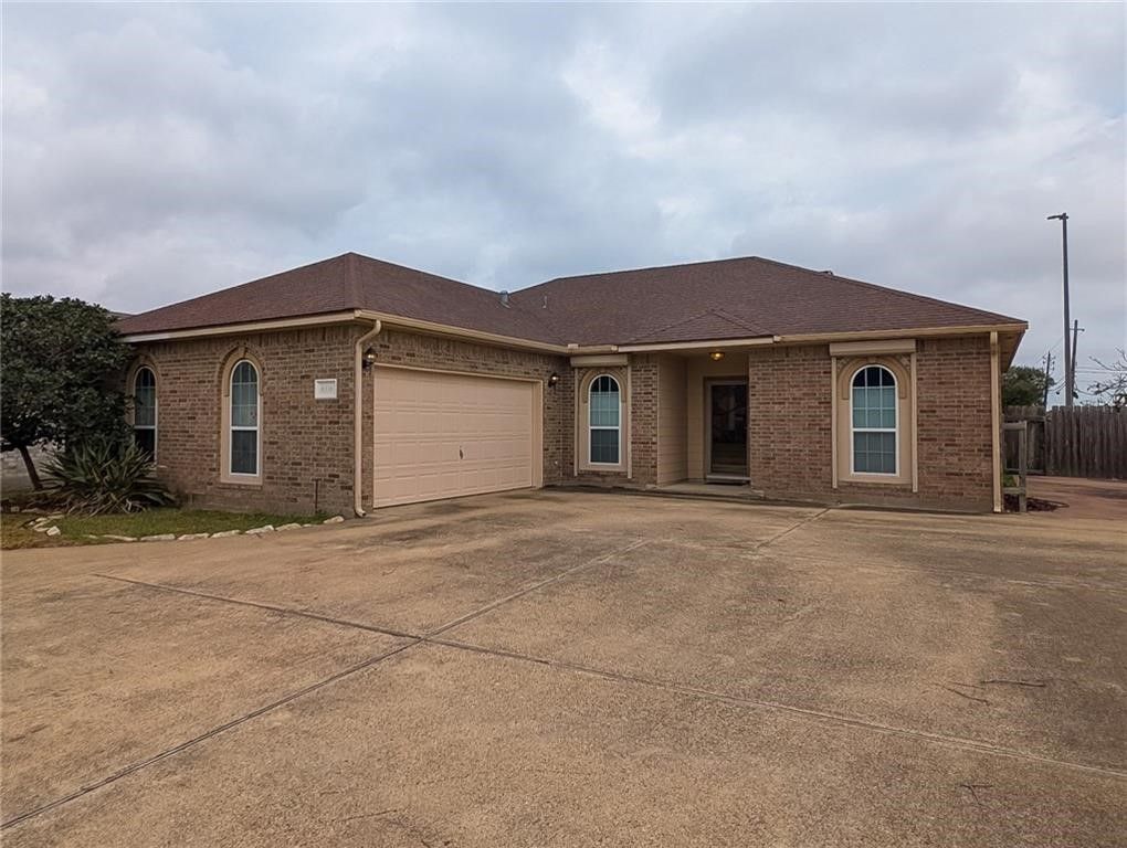 6338 Megan Cir, Corpus Christi, TX 78414 — exterior