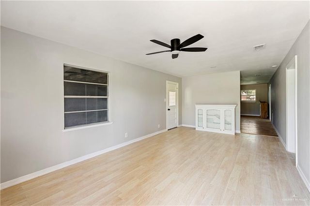 1125 W Schunior Street, Edinburg, TX 78541