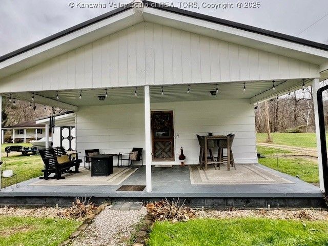 39 Savannah Lane, Elkview, WV 25071