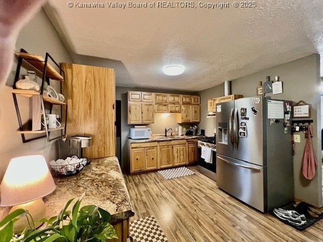 39 Savannah Lane, Elkview, WV 25071