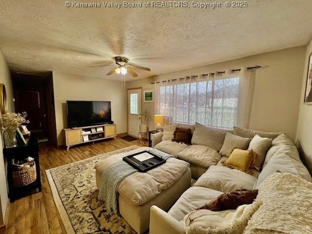 39 Savannah Lane, Elkview, WV 25071