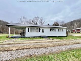 39 Savannah Lane, Elkview, WV 25071