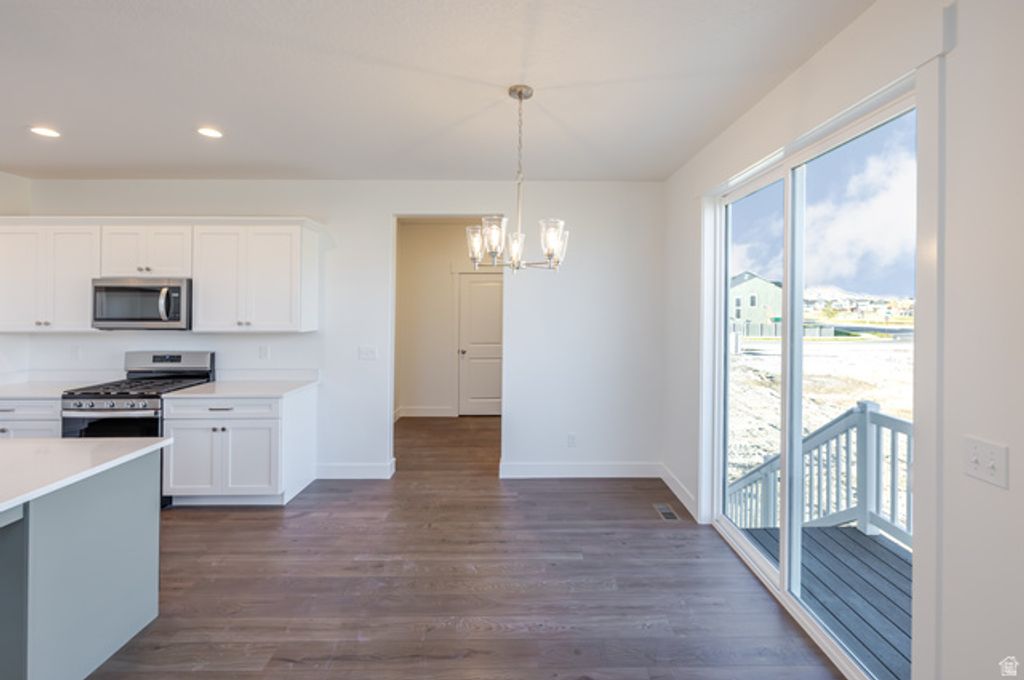 Image 14 of property listing at 4446 N WIZARD WAY #114, Eagle Mountain, UT 84005