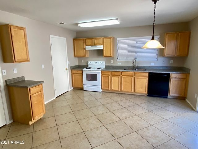 2460 S NIELSON Street, Gilbert, AZ 85295