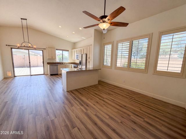 3951 E TIMBERLINE Road, Gilbert, AZ 85297