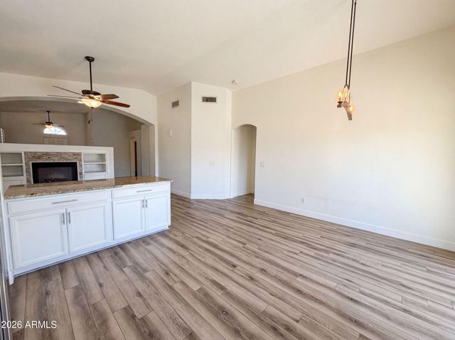3951 E TIMBERLINE Road, Gilbert, AZ 85297
