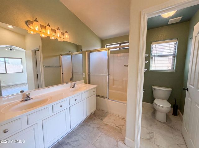 3951 E TIMBERLINE Road, Gilbert, AZ 85297