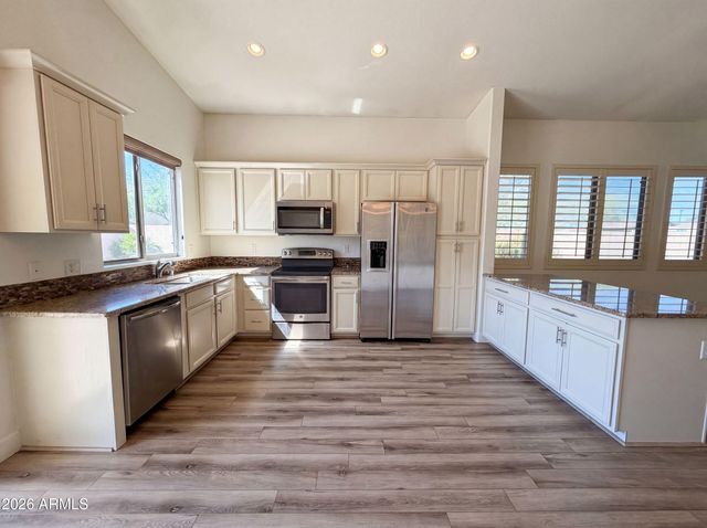3951 E TIMBERLINE Road, Gilbert, AZ 85297