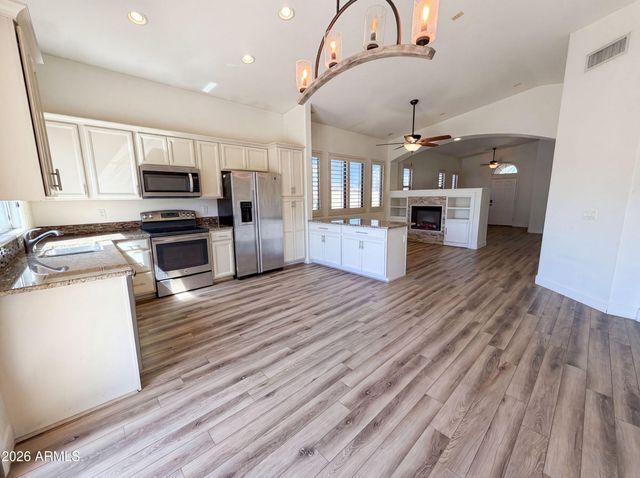 3951 E TIMBERLINE Road, Gilbert, AZ 85297