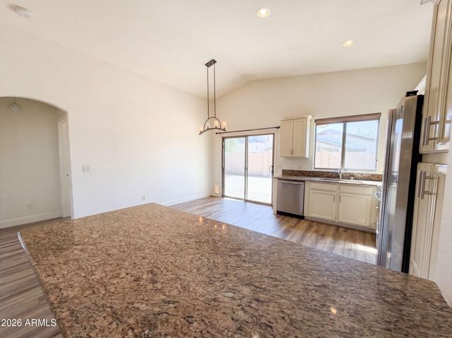 3951 E TIMBERLINE Road, Gilbert, AZ 85297