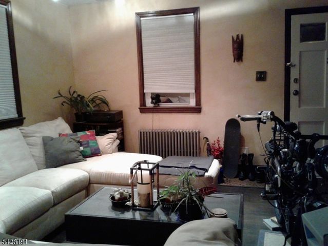 305 Woodlawn Ave, Linden City, NJ 07036