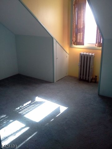 305 Woodlawn Ave, Linden City, NJ 07036