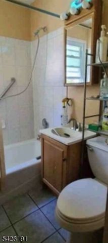 305 Woodlawn Ave, Linden City, NJ 07036