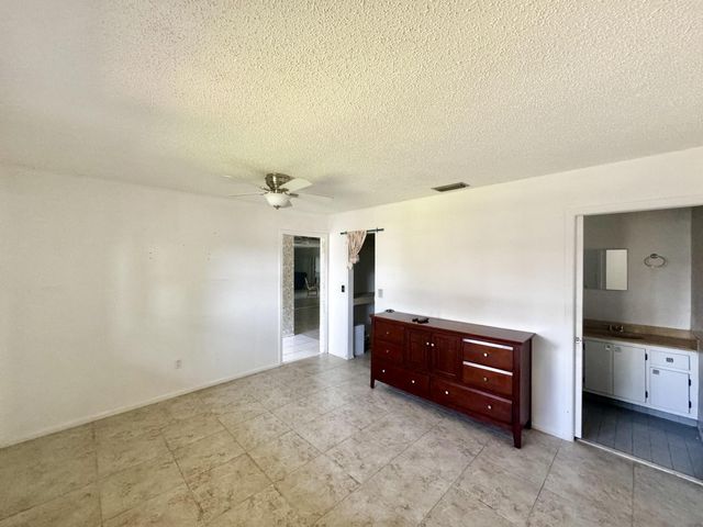 5725 E Fernley Dr Drive E 65, West Palm Beach, FL 33415