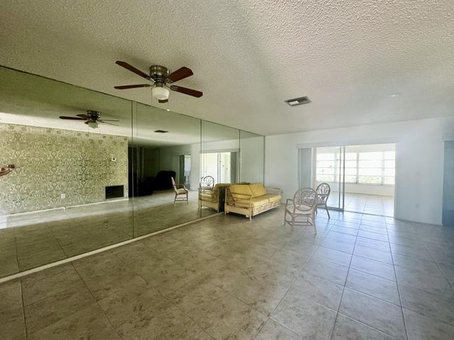 5725 E Fernley Dr Drive E 65, West Palm Beach, FL 33415