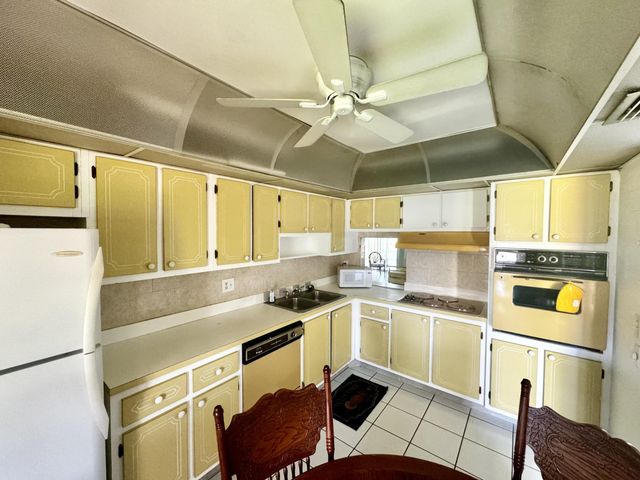5725 E Fernley Dr Drive E 65, West Palm Beach, FL 33415