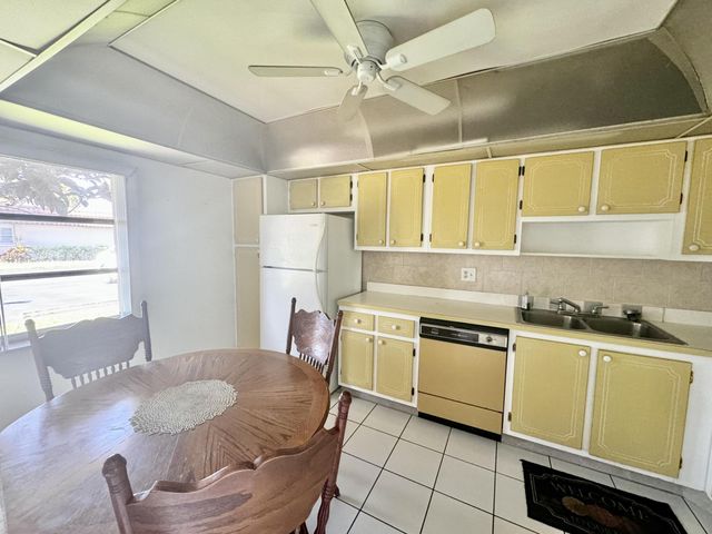 5725 E Fernley Dr Drive E 65, West Palm Beach, FL 33415