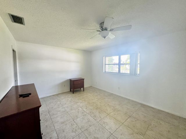 5725 E Fernley Dr Drive E 65, West Palm Beach, FL 33415