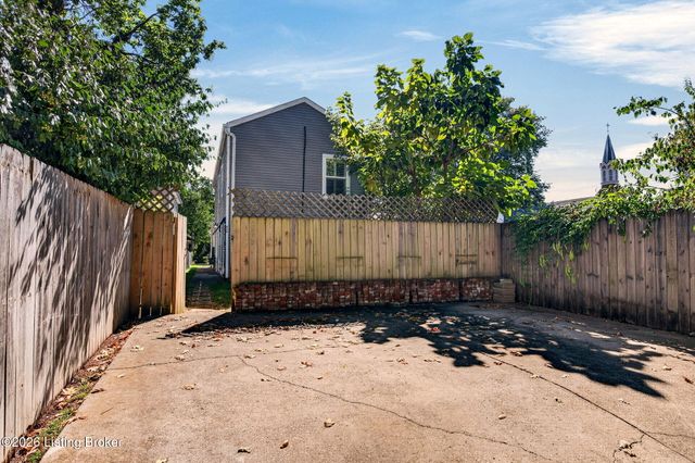 829 E Chestnut St, Louisville, KY 40204