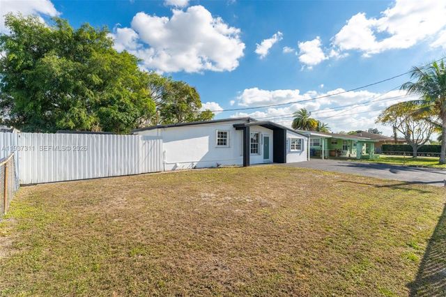 18611 NW 28th Pl, Miami Gardens, FL 33056