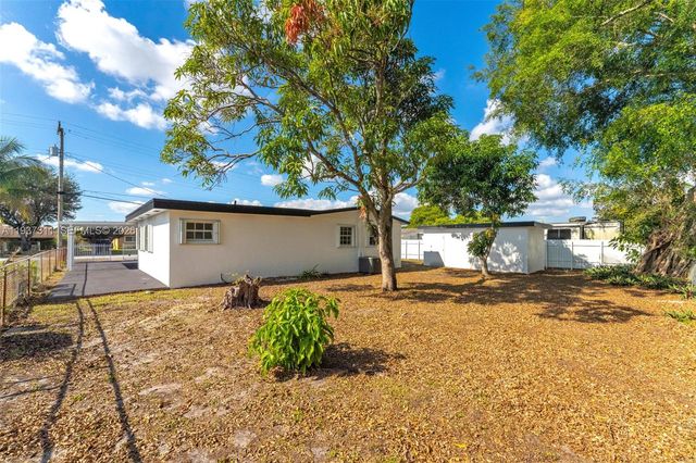 18611 NW 28th Pl, Miami Gardens, FL 33056