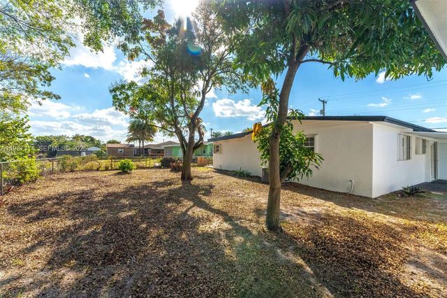 18611 NW 28th Pl, Miami Gardens, FL 33056