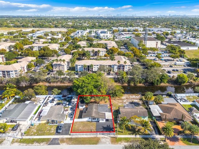 18611 NW 28th Pl, Miami Gardens, FL 33056