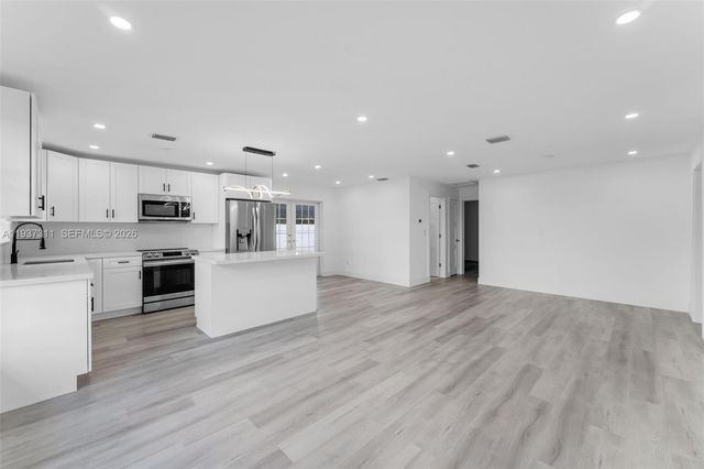 18611 NW 28th Pl, Miami Gardens, FL 33056