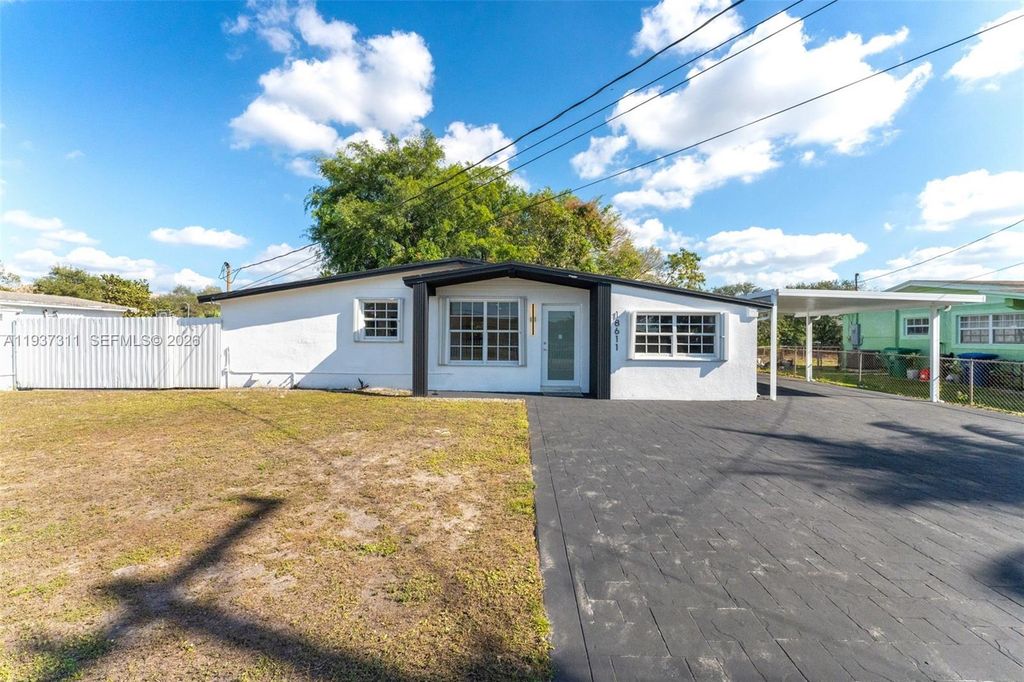 18611 NW 28th Pl, Miami Gardens, FL 33056