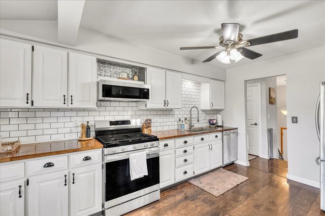2407 117th Avenue Court W, Milan, IL 61264