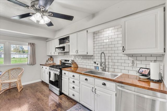 2407 117th Avenue Court W, Milan, IL 61264