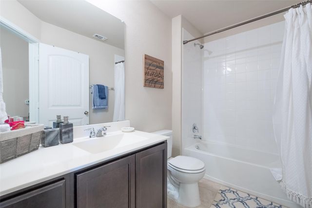 516 E Slaughter LN 402, Austin, TX 78744