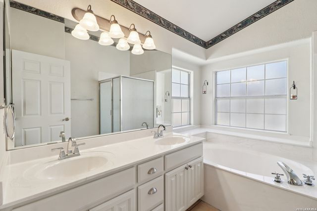 632 Oak Valley, Kerrville, TX 78028