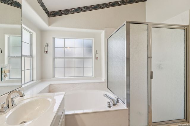 632 Oak Valley, Kerrville, TX 78028