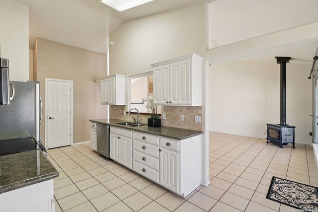 632 Oak Valley, Kerrville, TX 78028