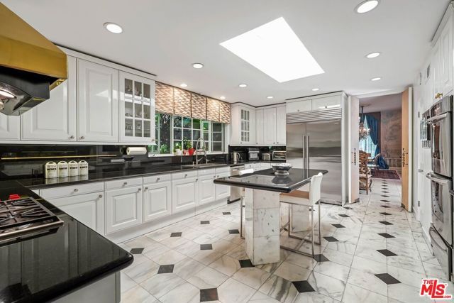 717 N Rodeo Drive, Beverly Hills, CA 90210