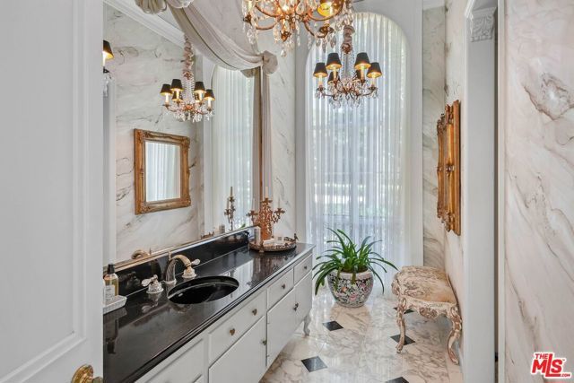 717 N Rodeo Drive, Beverly Hills, CA 90210