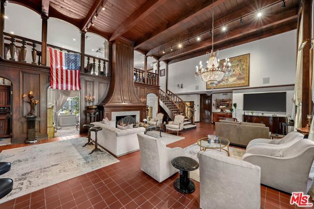 717 N Rodeo Drive, Beverly Hills, CA 90210