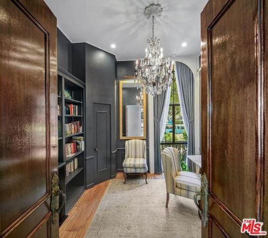 717 N Rodeo Drive, Beverly Hills, CA 90210