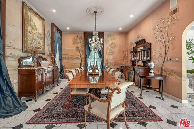 717 N Rodeo Drive, Beverly Hills, CA 90210