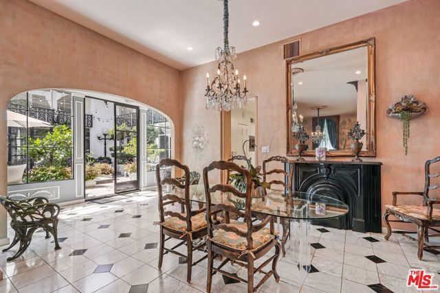 717 N Rodeo Drive, Beverly Hills, CA 90210