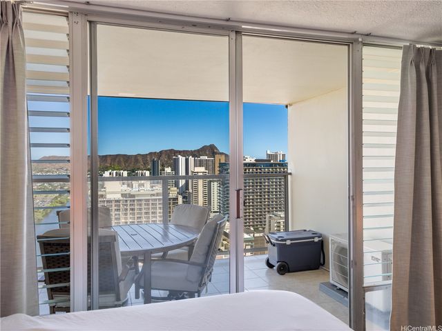445 Seaside Avenue 3703, Honolulu, HI 96815