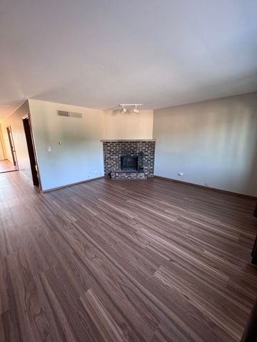 539 N Lake Street 539, Mundelein, IL 60060