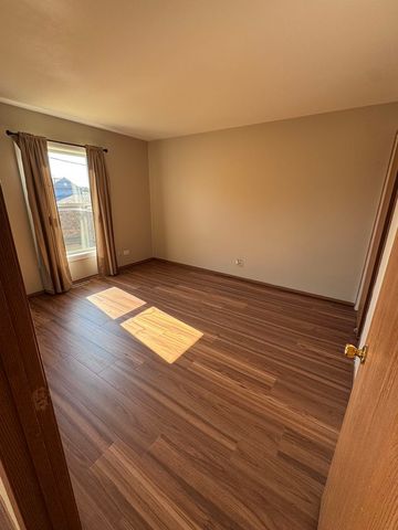 539 N Lake Street 539, Mundelein, IL 60060