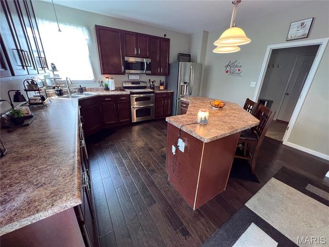 7928 Pinetop Drive, Oakville, MO 63129